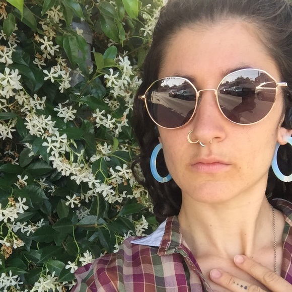 Meet your Posher, Isabel - Picture 2 of 3